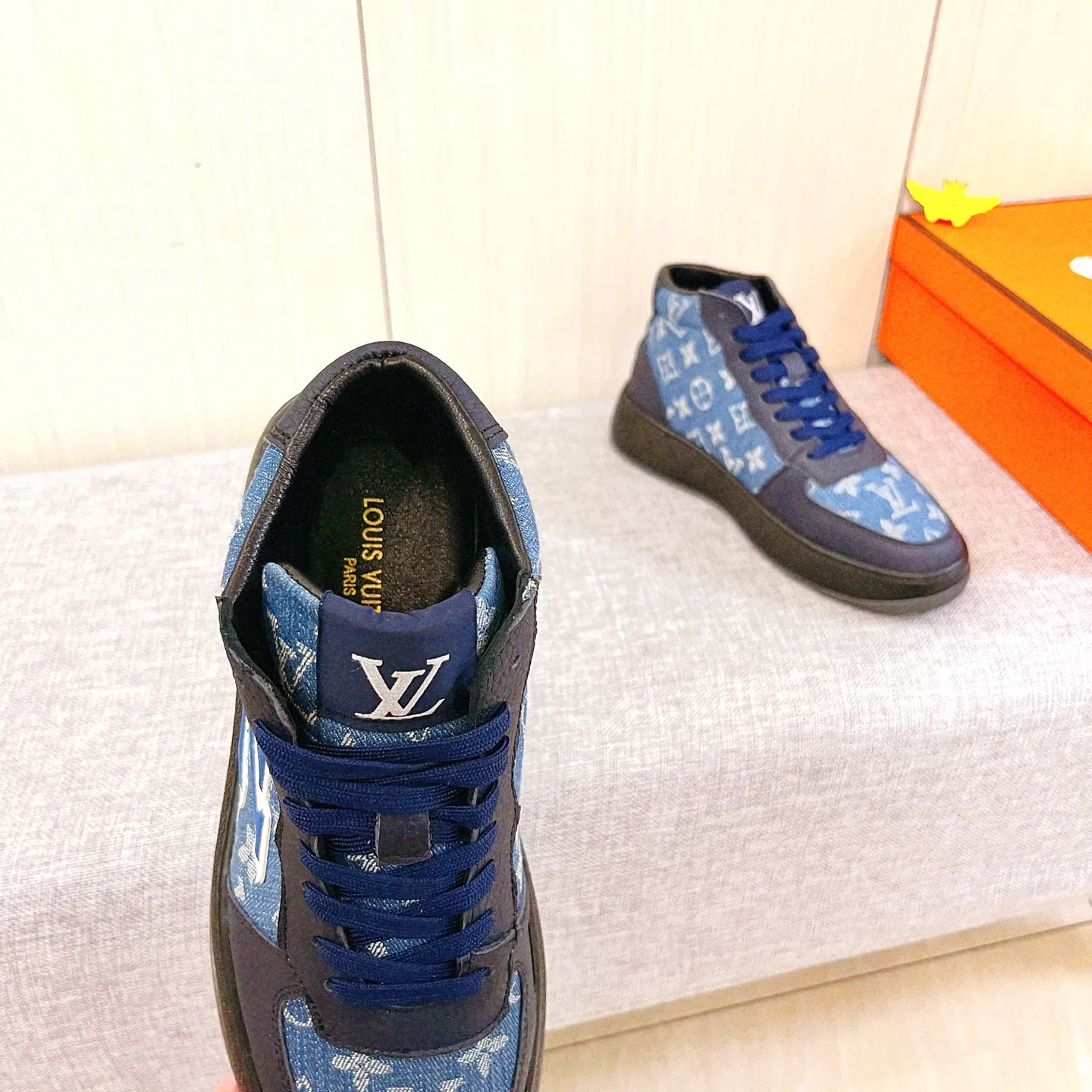 Men's shoes💰 460💰[LV]🔥Louis Vuitton, high-end men's shoes brand, official website 1:1 latest masterpiece: the upper is made of Italian imported first-layer cowhide with a comfortable and breathable lining➕original non-slip and wear-resistant outsole🔥, making walking more convenient and comfortable! An exclusive new model, a stunning work, a beautiful 1:1 replica [color] compared to the official quality! Create a fashionable personality to set off your uniqueness! A must-have for trendy men! Classic🔥Size: 38-44 Color: 🔥Multiple colors available🔥